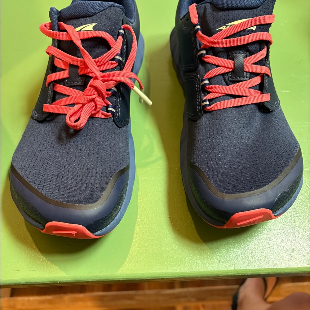Women’s Altra Superior 5. Brand new in box
